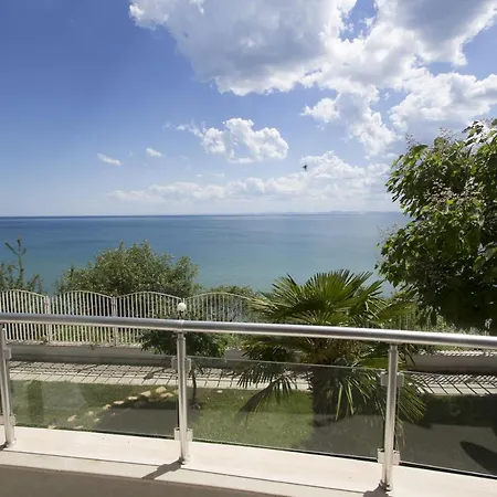 Alex S Nadhernym Panoramatickym Vyhledem Na *