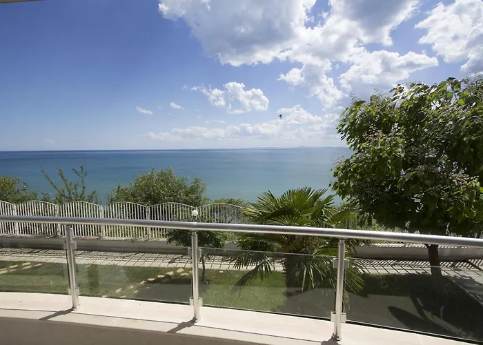 Alex S Nádherným Panoramatickým Výhledem Na Moře *