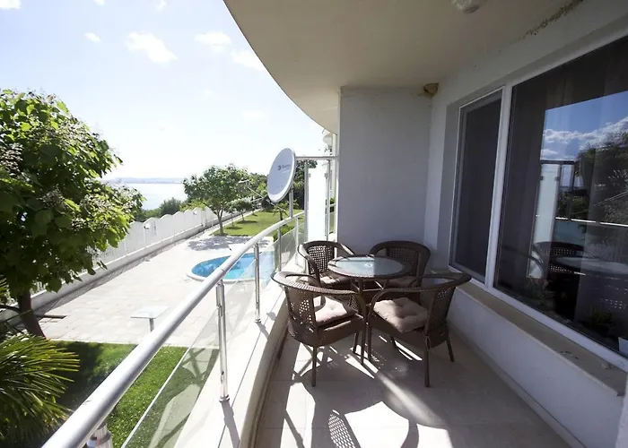 Alex S Nadhernym Panoramatickym Vyhledem Na